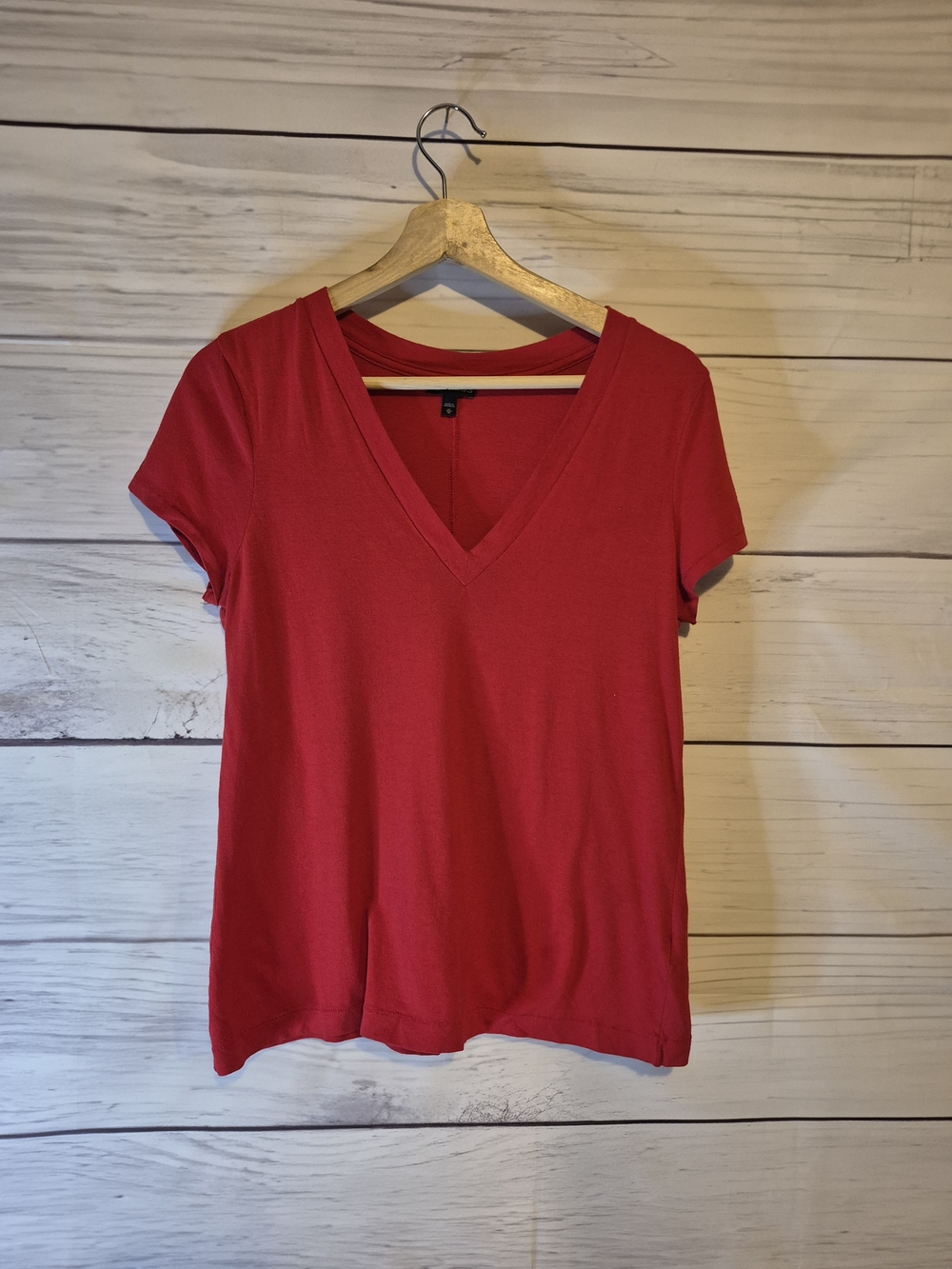 Express Women's Red V-Neck Short Sleeve Tee